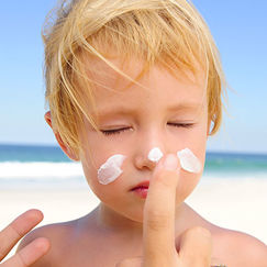 Test crèmes solaires pour enfant Réponse aux polémiques